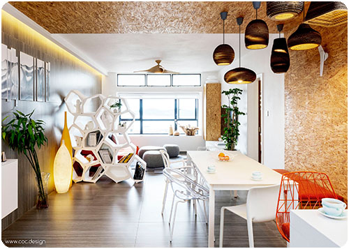 Freistehender modularer Raumteiler in einer kompakten Wohnung in Hongkong
