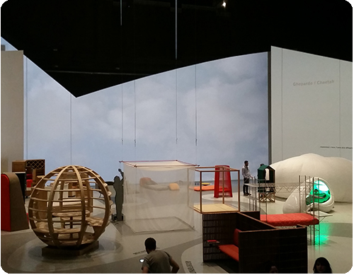SKYROOM Moskito zwischen weiteren Exponaten auf der Triennale di Milano