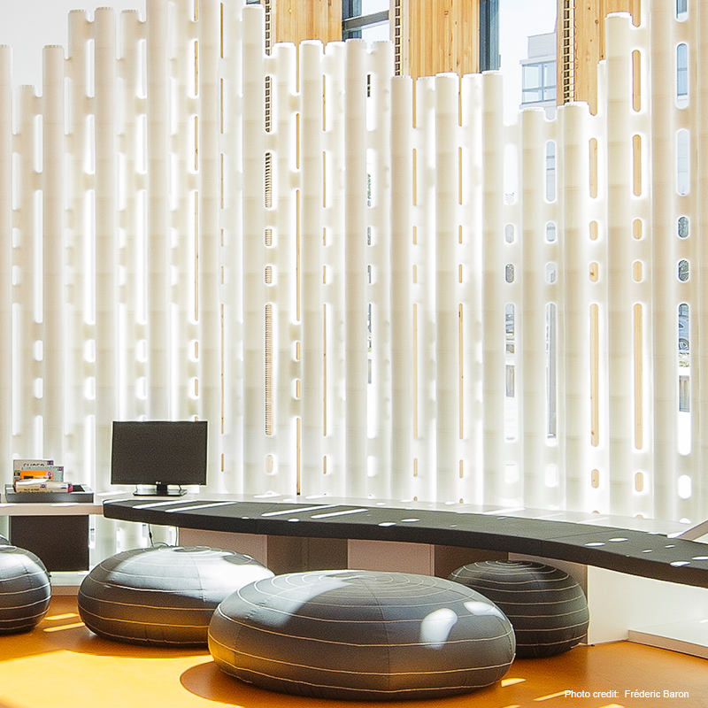 White LINK room divider wall separating a working area