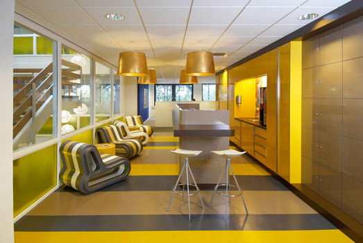 Q-COUCH seating in black, white and grey in a modern office in Belgium