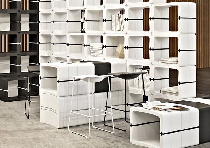 U-CUBE partition and shelving forming a trade fair booth